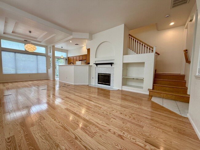 Primary Photo - Spacious 3 Bedroom 2.5 Bath Townhouse with...