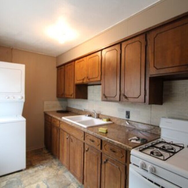 Building Photo - 415 Chatauqua Ln.