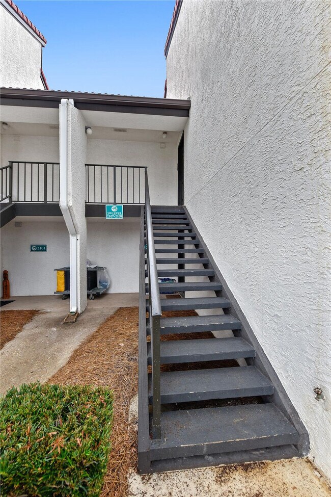 Building Photo - 11222 Hutchison Blvd