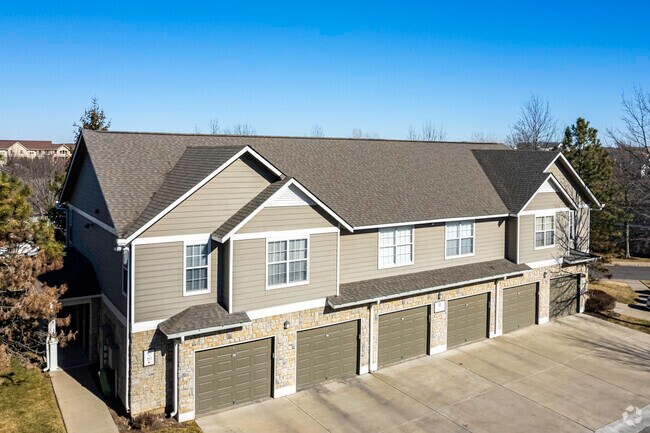 Building Photo - Sandstone Creek