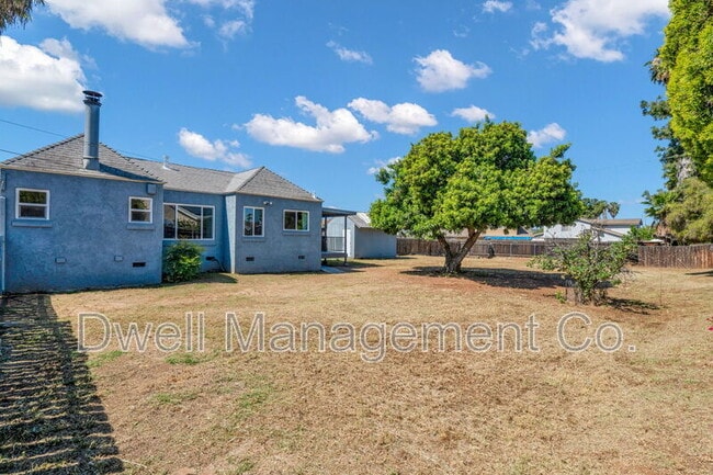 Building Photo - 1430 Diamond Ln
