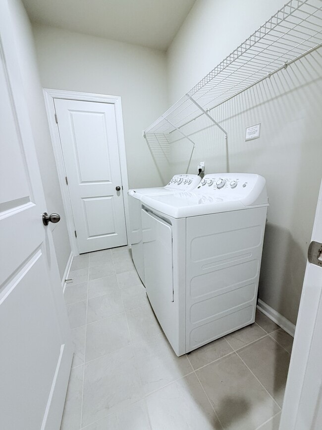 Building Photo - 939 Haybeck Ln