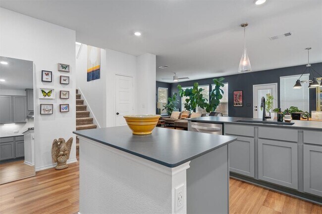 Building Photo - 6408 Wagon Spring St