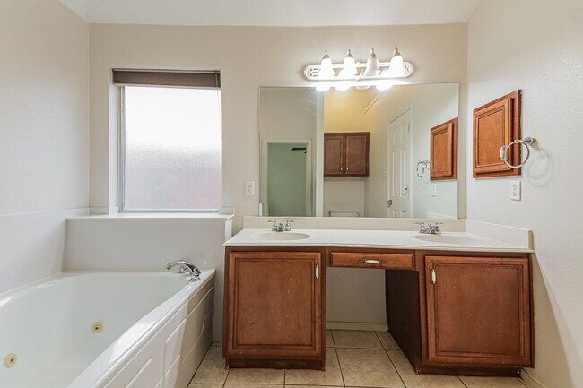 Building Photo - $1,795 4 Bed/2 Bath/2 Garage Ready for Move-in Forney Home in Eastwood Estates