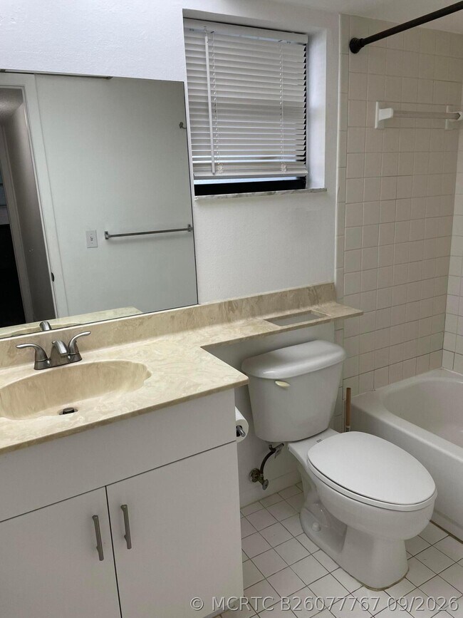 Building Photo - 4575 Lucerne Lakes Blvd W