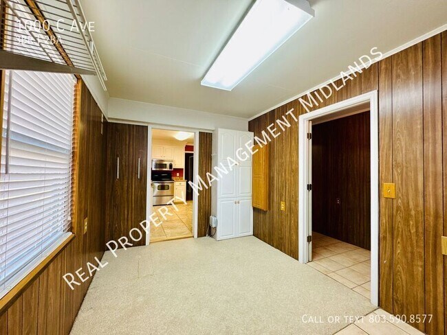 Building Photo - 1000 C Ave