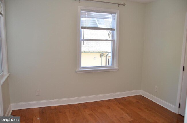 Building Photo - 713 Miller St