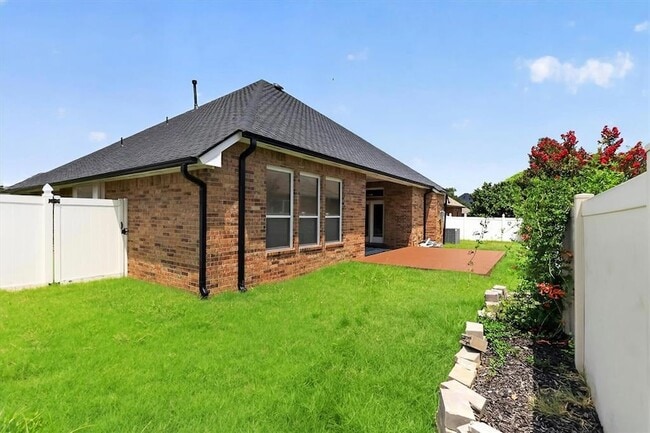 Building Photo - 16616 Moorgate Ln