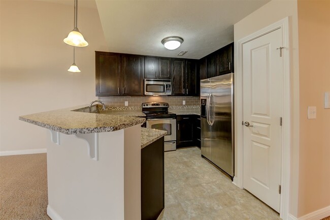 Building Photo - 613 Ivy Ridge Dr