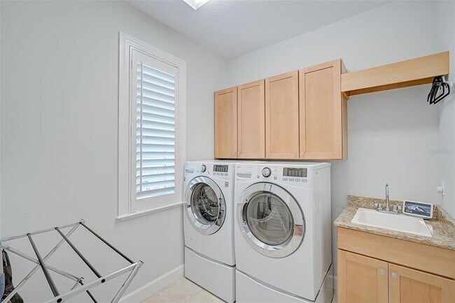 Building Photo - 830 Tarawitt Dr