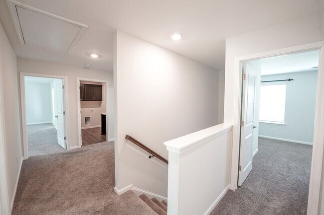 Building Photo - 3556 Castleoak Dr