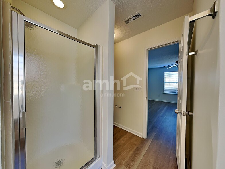 Building Photo - 611 Westbury Way