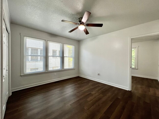 Building Photo - Cozy 3-Bedroom House on Linwood Ave.