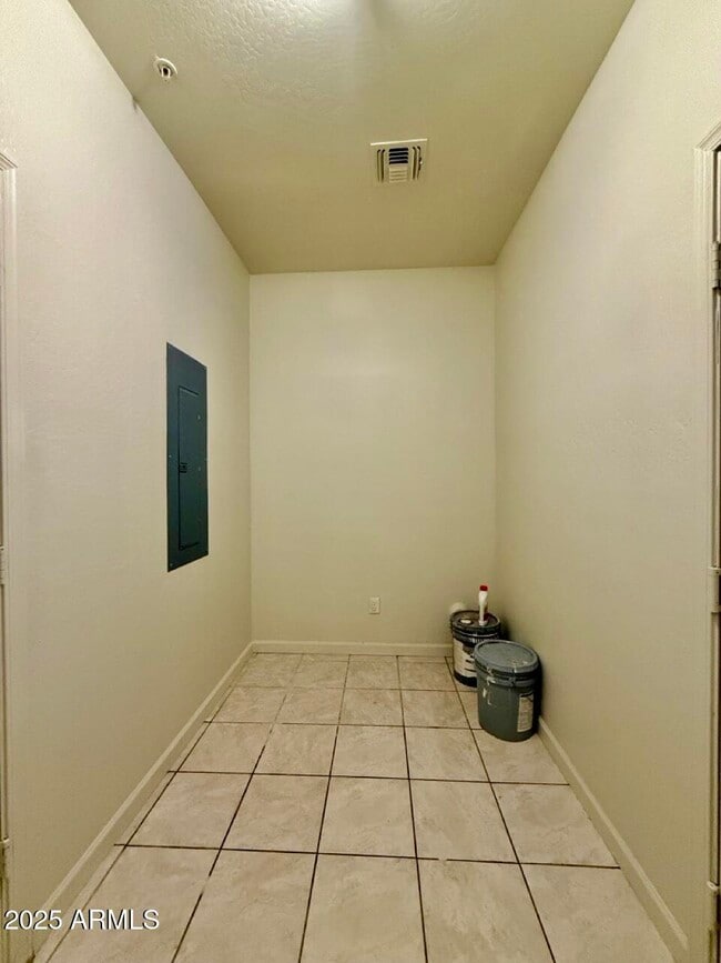 Building Photo - 1520 N 80th Dr