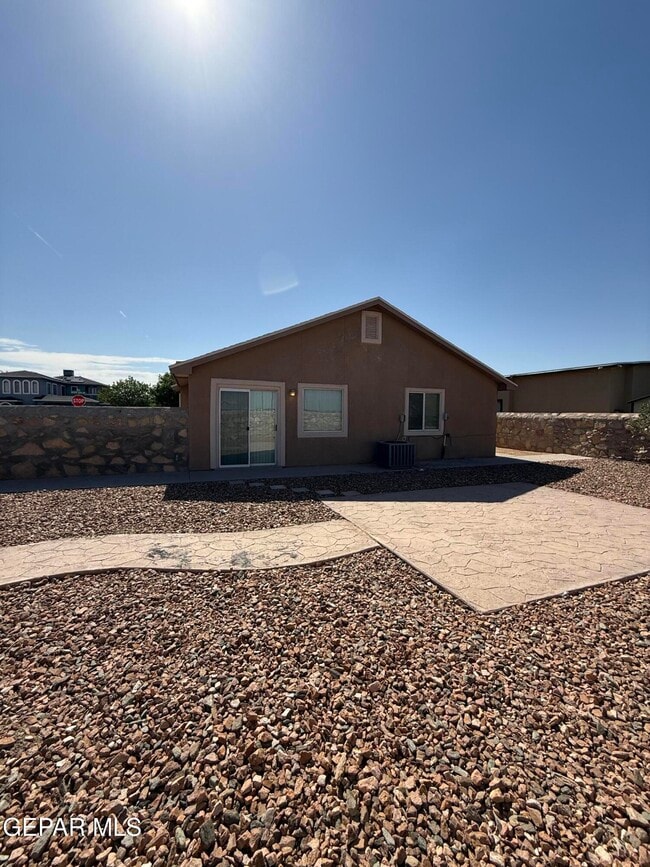 Building Photo - 732 Desert Sage Dr