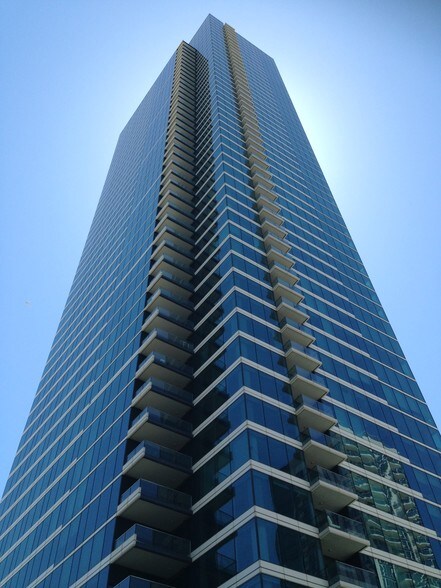 Building Photo - 425 1st
