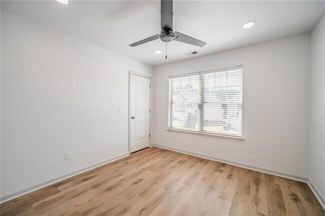 Building Photo - 796 Grenier Terrace NE