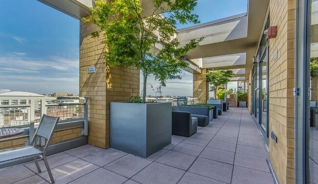 Building Photo - 475 K St NW