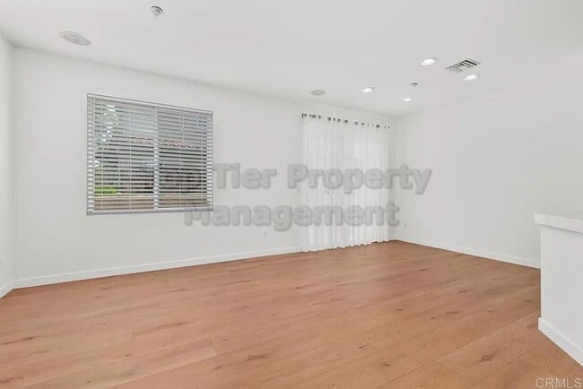 Building Photo - ***Beautiful Like-New 2 bed / 2.5 bath / 1...