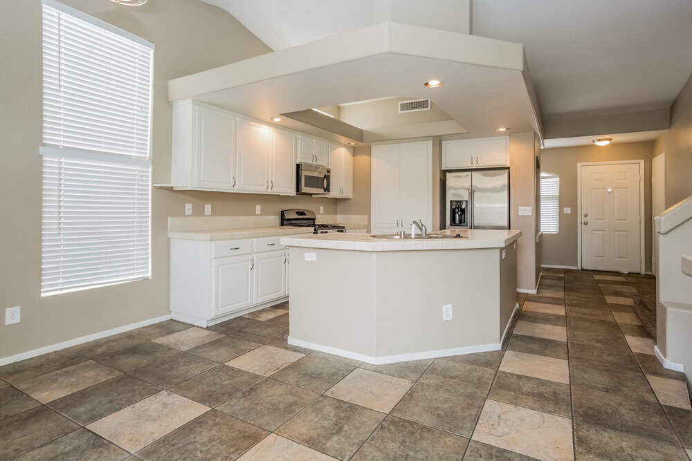 Building Photo - 3636 Beacon Point St