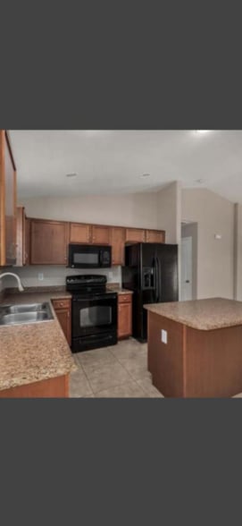 Building Photo - 40505 W Sanders Way