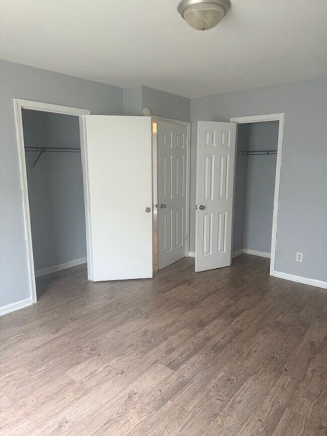 Building Photo - Three Bedroom Apartment in Norfolk