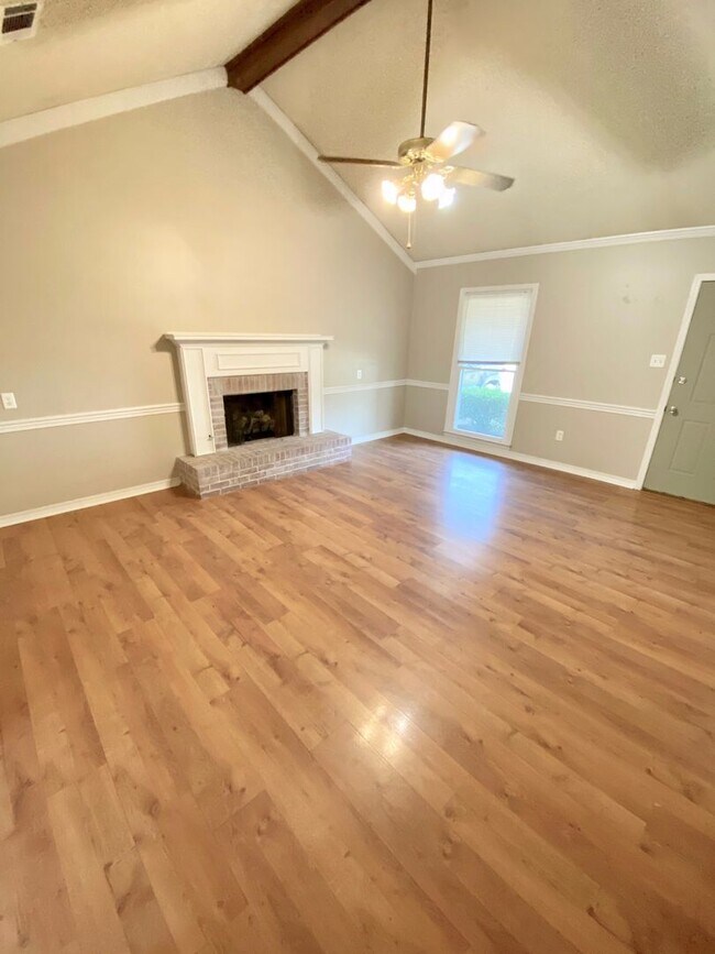 Building Photo - 103 Fox Run Dr