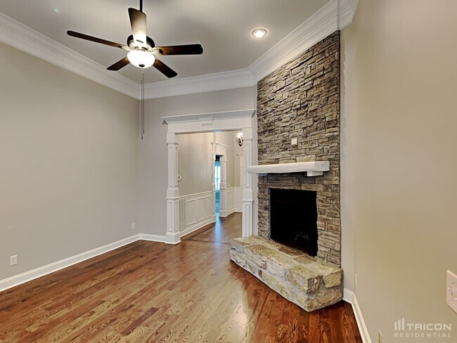 Building Photo - 210 Niagra Ln