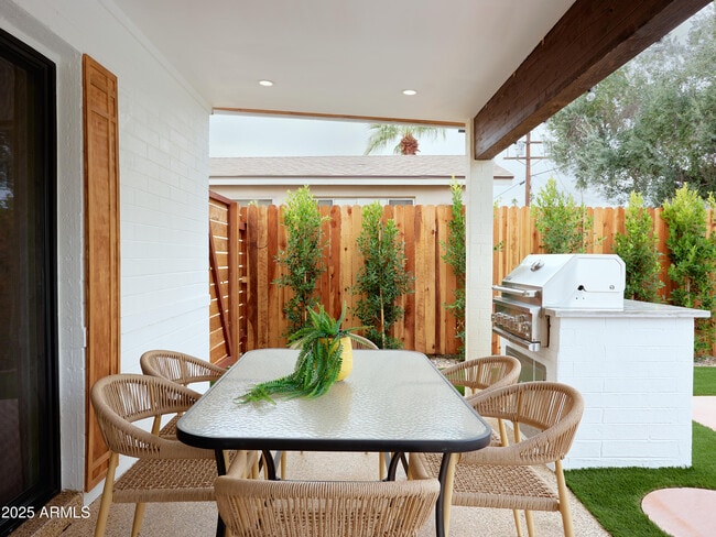 Building Photo - 7320 E Latham St