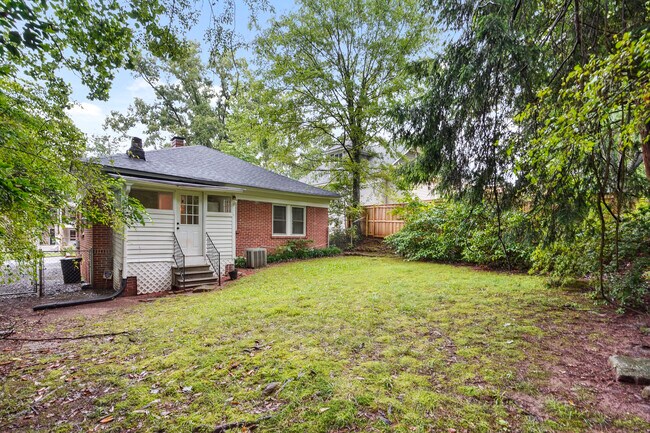 Fenced backyard - 1858 Lyle Ave
