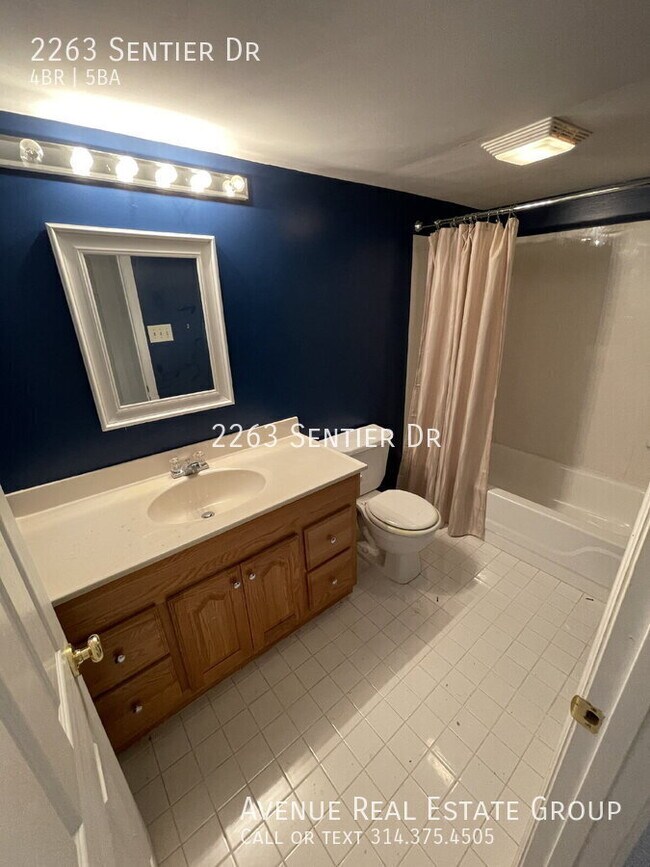 Building Photo - 2263 Sentier Dr