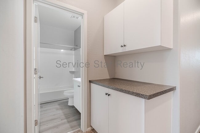 Building Photo - 5815 S 23rd Way