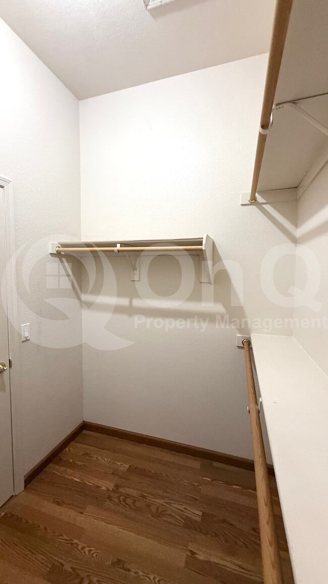 Building Photo - 173 N Pineview Dr