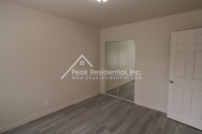 Building Photo - 4801 Valletta Way