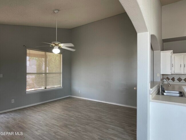 Building Photo - 3701 Trina Pl