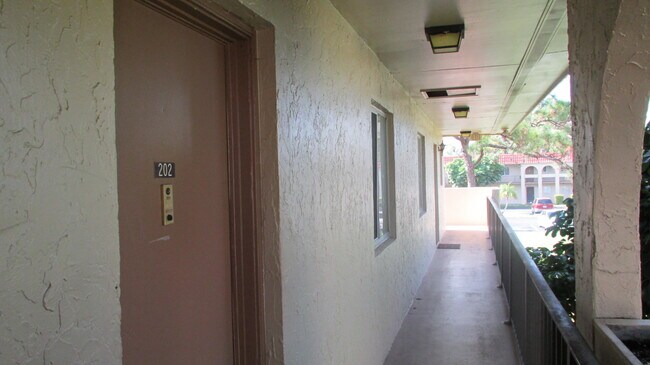 Building Photo - 6100 Forest Hill Blvd