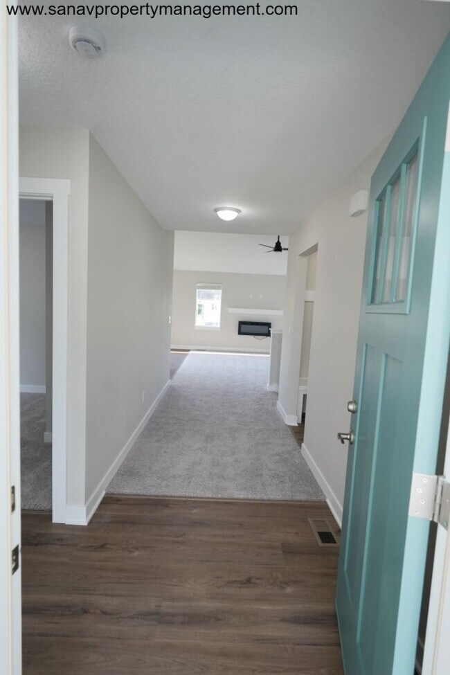 Building Photo - "Modern Comfort Meets Convenience: Your Ideal Home in Waukee"