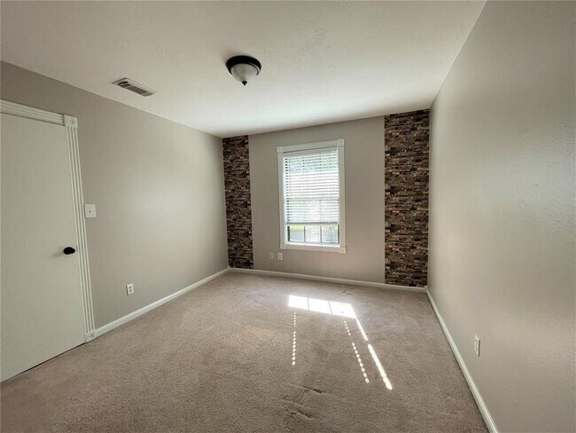Building Photo - 16002 Speyburn Ct