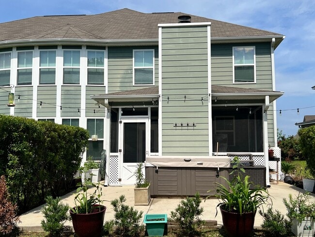 Building Photo - 327 Clearwater Ln