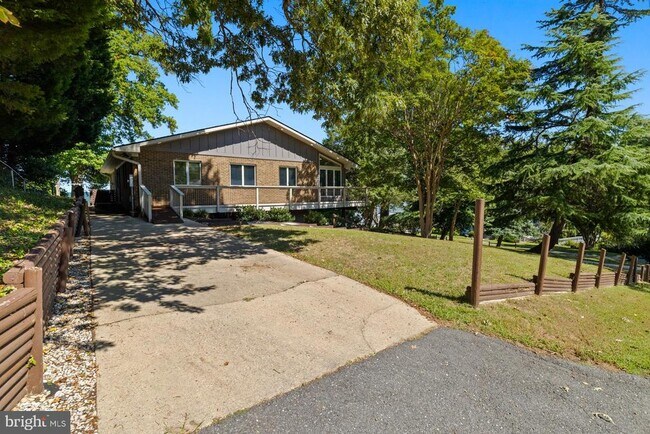 Building Photo - 5510 Beach Dr