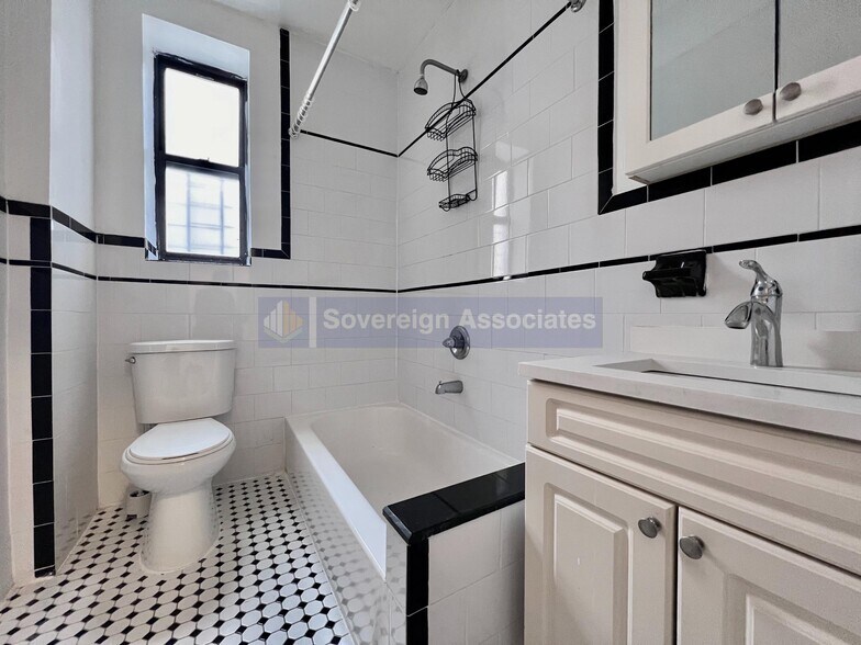 Building Photo - 1803 Riverside Dr