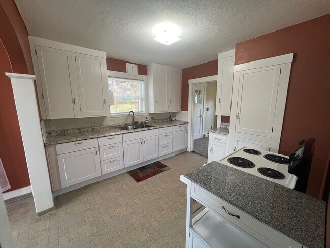 Building Photo - Beautiful views of Mt. Hood!