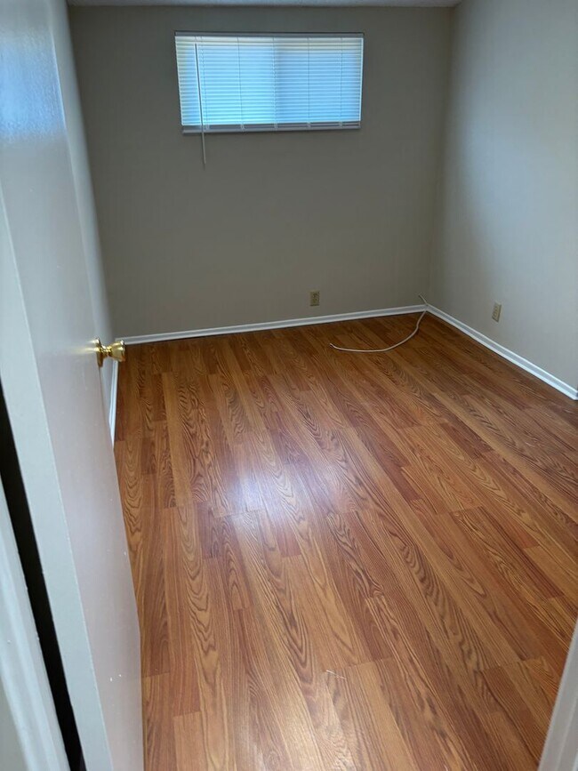 Building Photo - $1,895- ALL UTILITIES INCLUDED- BEAUTIFUL ...