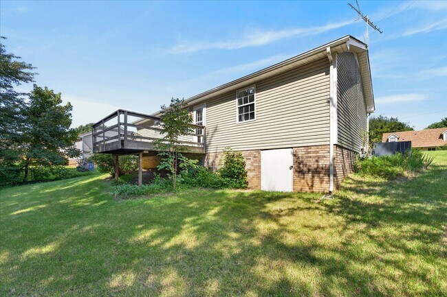 Building Photo - 727 Acorn Dr