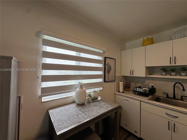 Building Photo - 13550 SW 6th Ct