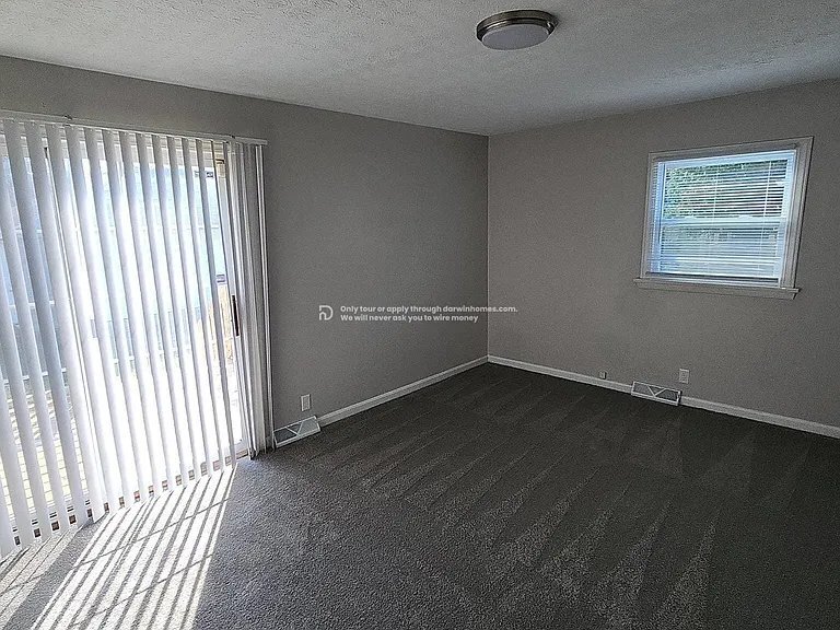 Building Photo - 2522 E 33rd St