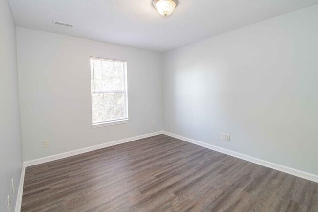 Building Photo - 1644-B Golf Club Lane