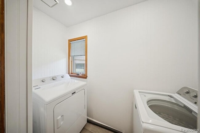 Building Photo - 7700 Trumble Rd