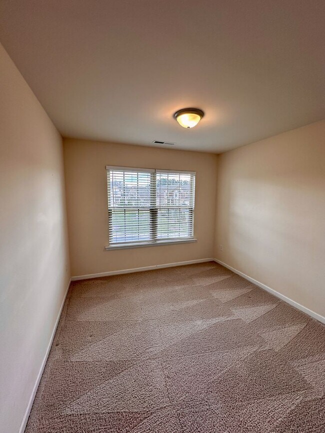 Building Photo - Beautiful, Well Kept, Townhouse in Popular Bridgemill