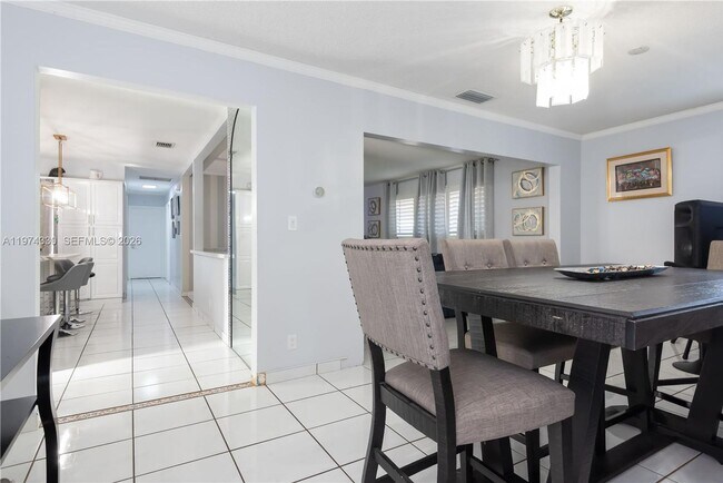 Building Photo - 5640 Hayes St